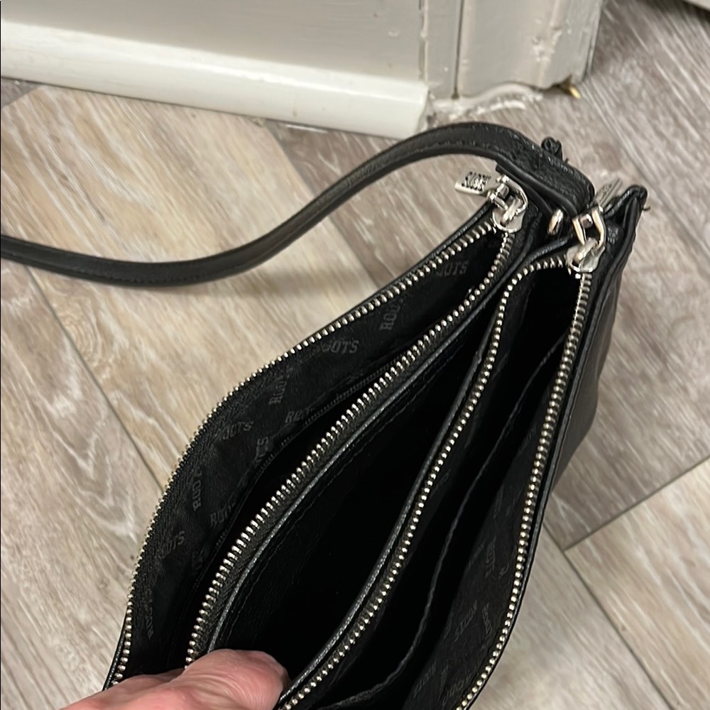 🥂HOST PIC 🍾Roots Black Leather Crossbody Bag - Picture 6 of 8
